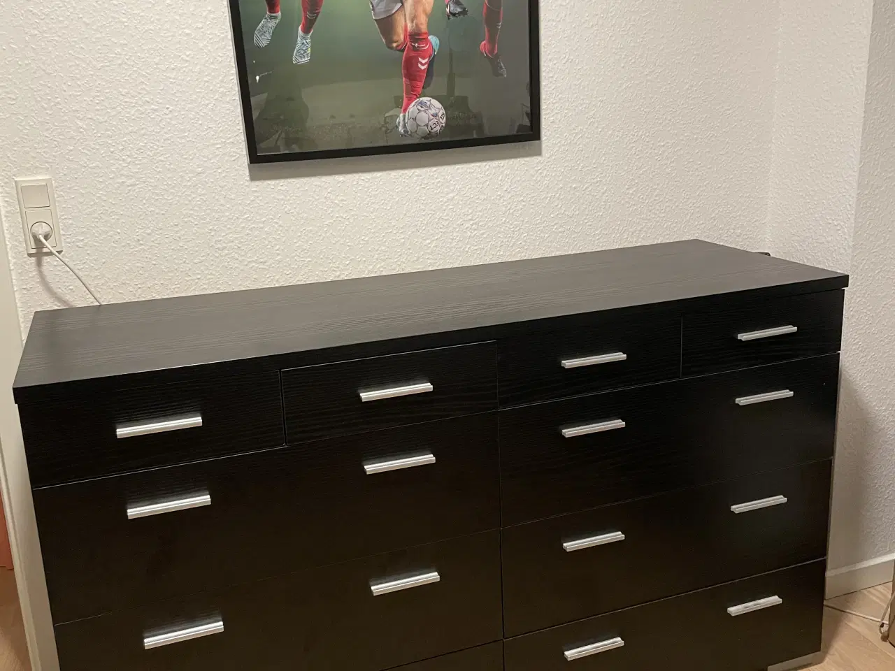 Billede 1 - Sort skænk med skuffer