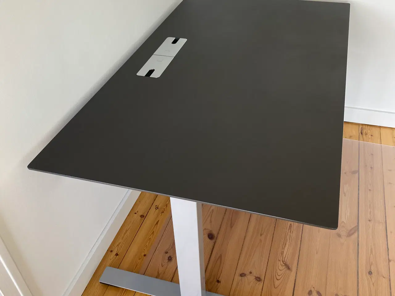 Billede 2 - Dencon Skrivebord 140x80 cm – Justerbar Højde