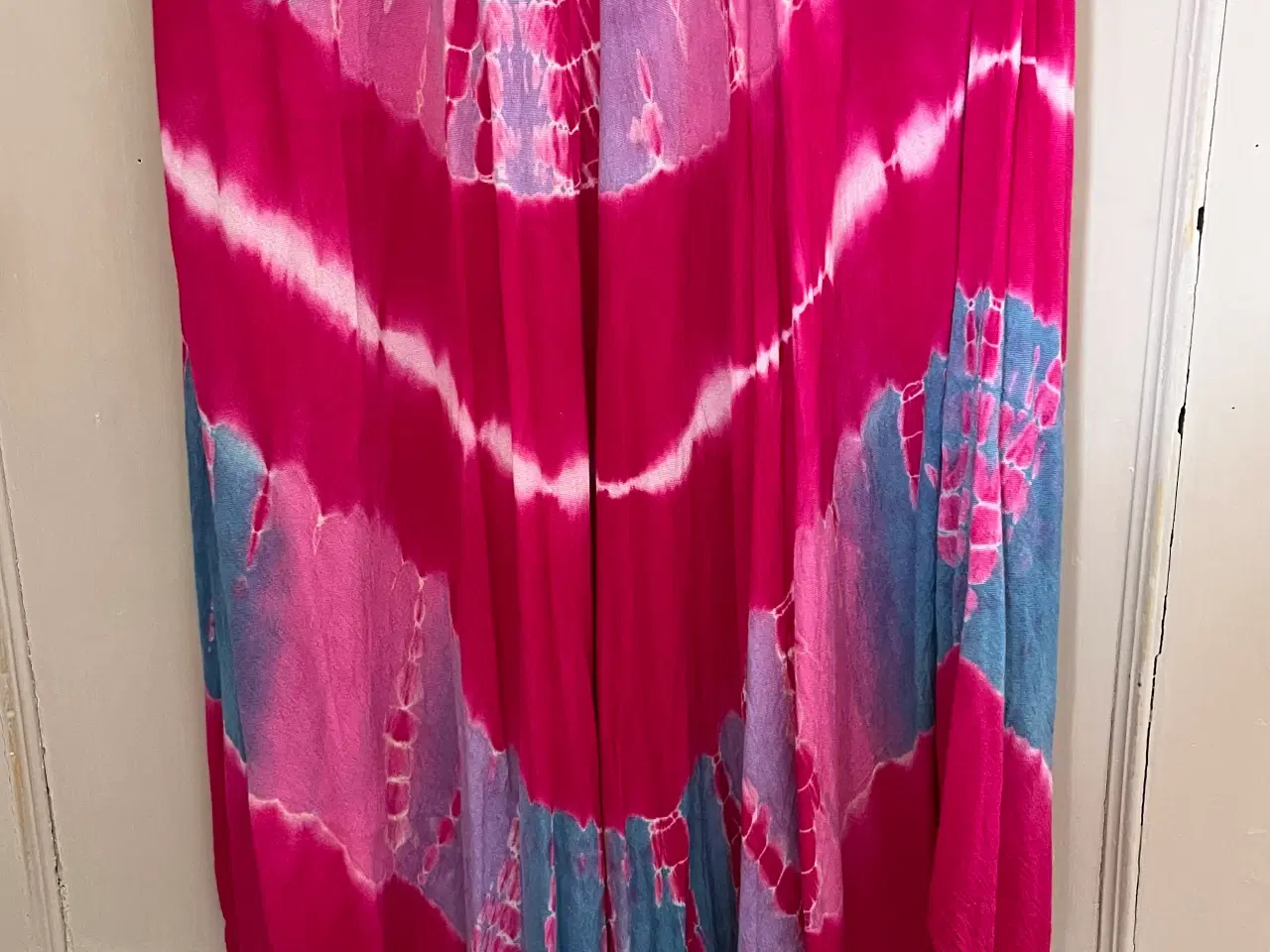 Billede 3 - Fed sommerkjole med batik fra DNY-CPH str L/XL