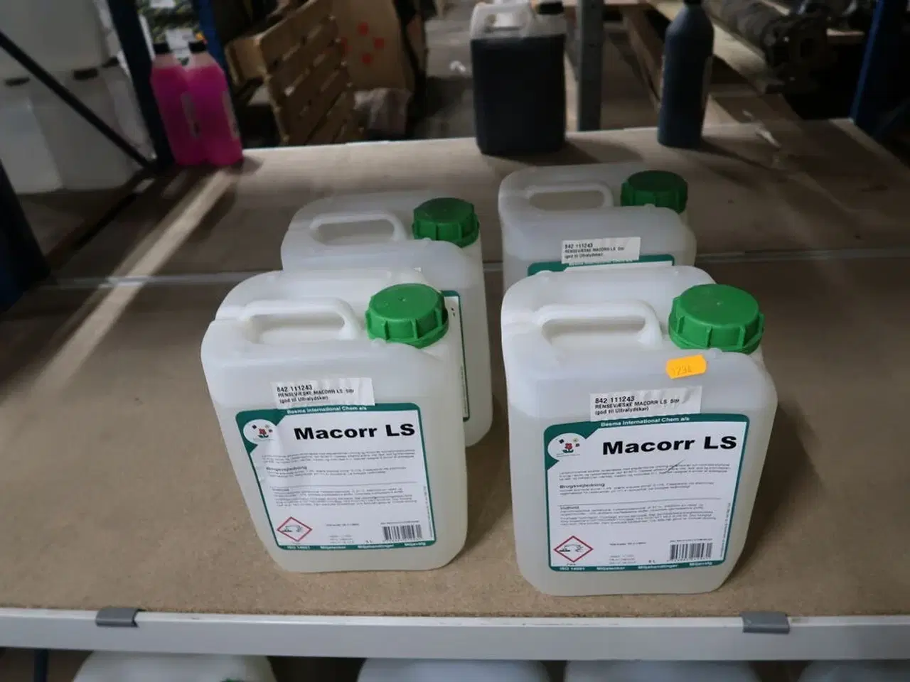 Billede 2 - Diverse rengøringsmiddel, benzin m.v.