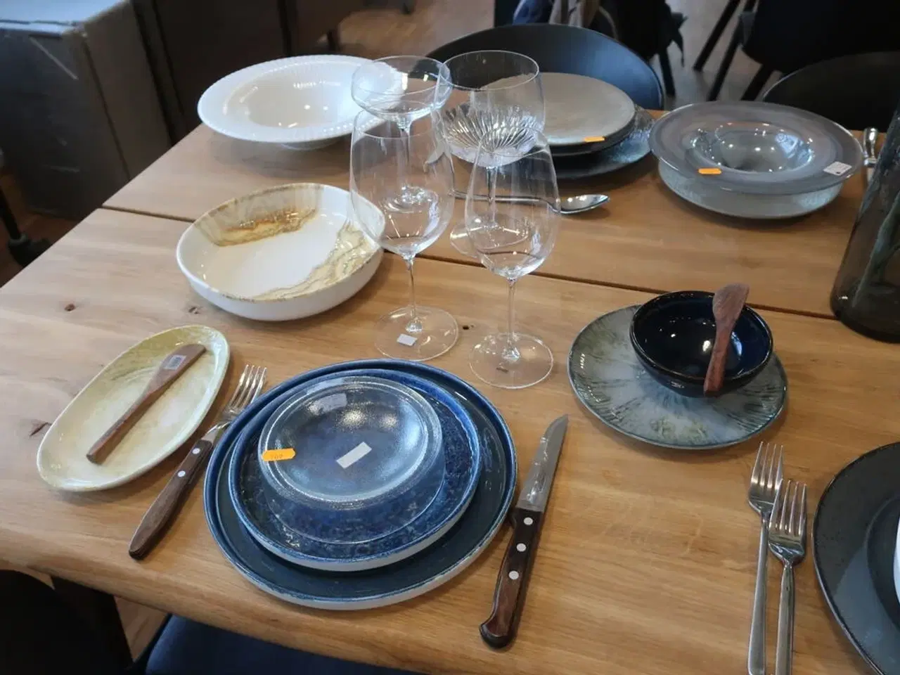 Billede 4 - Service m.v. på spisebord