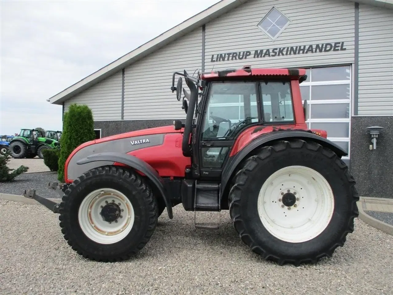 Billede 6 - Valtra T190 Med frontlift og affjedret foraksel