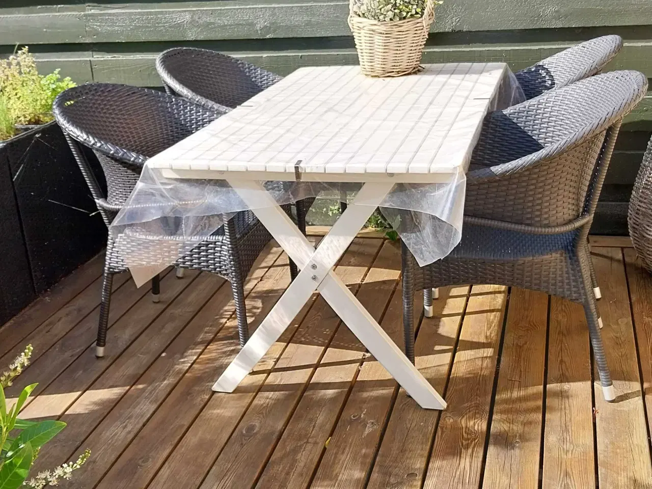Billede 2 - RESERVERET Havespisebord hvidmalet træ