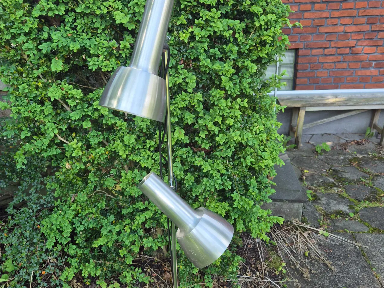 Billede 10 - Flot gulvlampe i alu og krom med serieforbundne sp