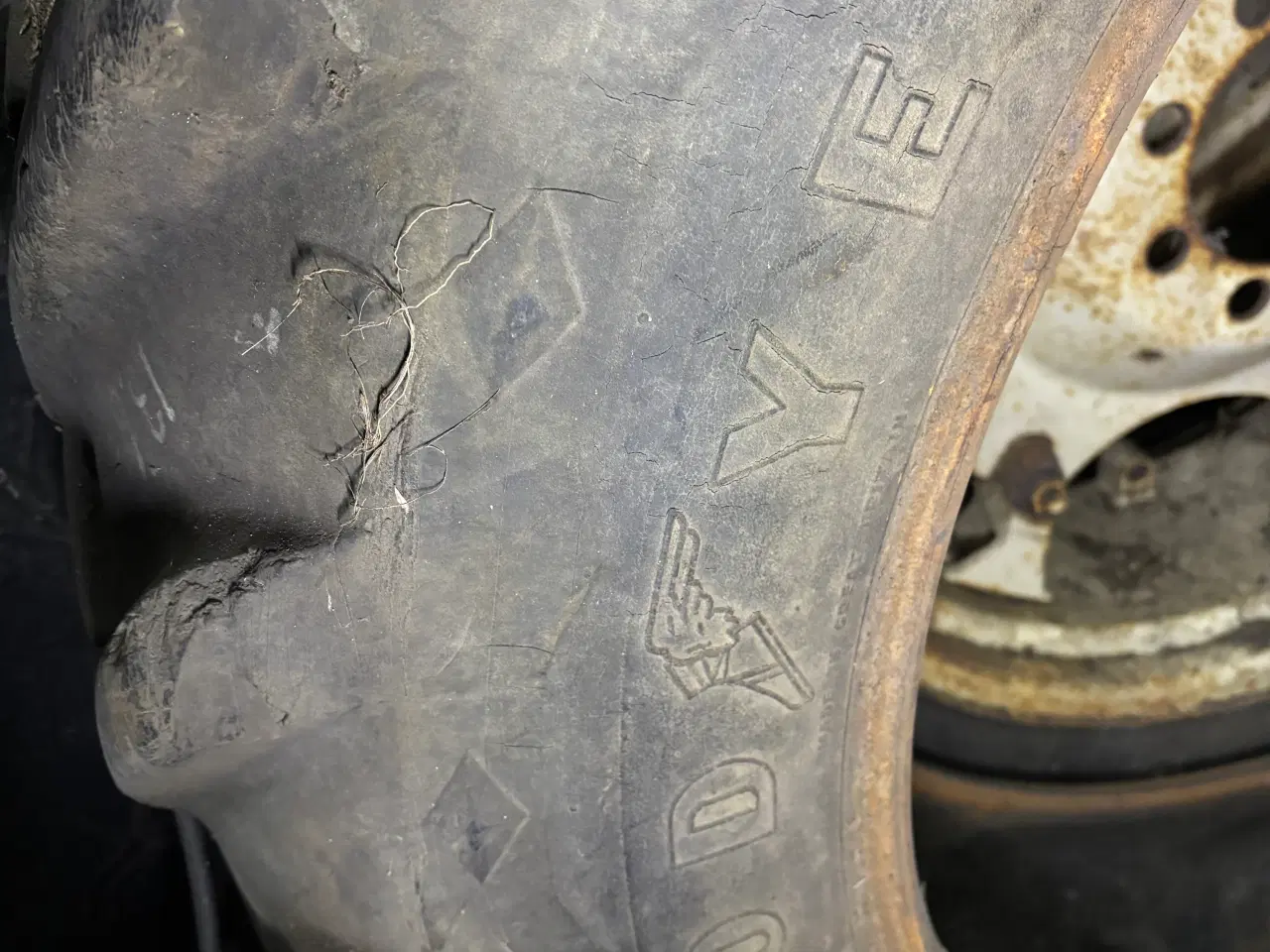 Billede 3 - Traktordæk, 13.6 36, Goodyear