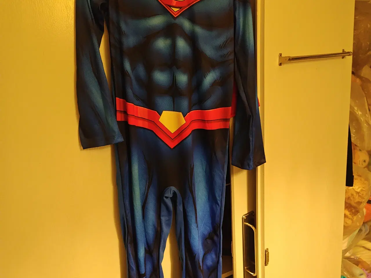 Billede 1 - UBRUGT Superman Kostume str. 140 8-10år