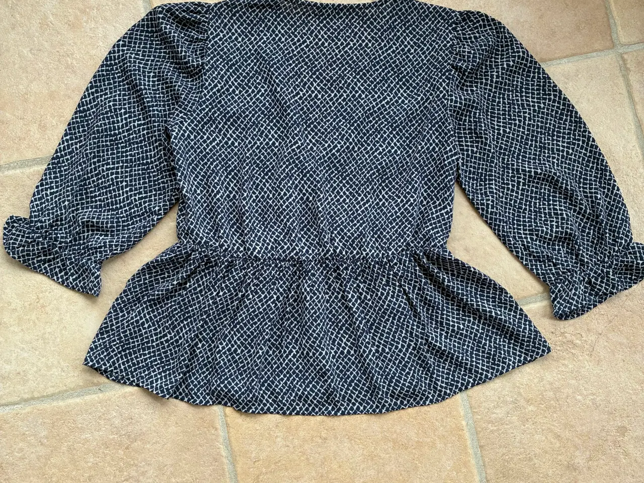 Billede 2 - Only Pigalle bluse str.M