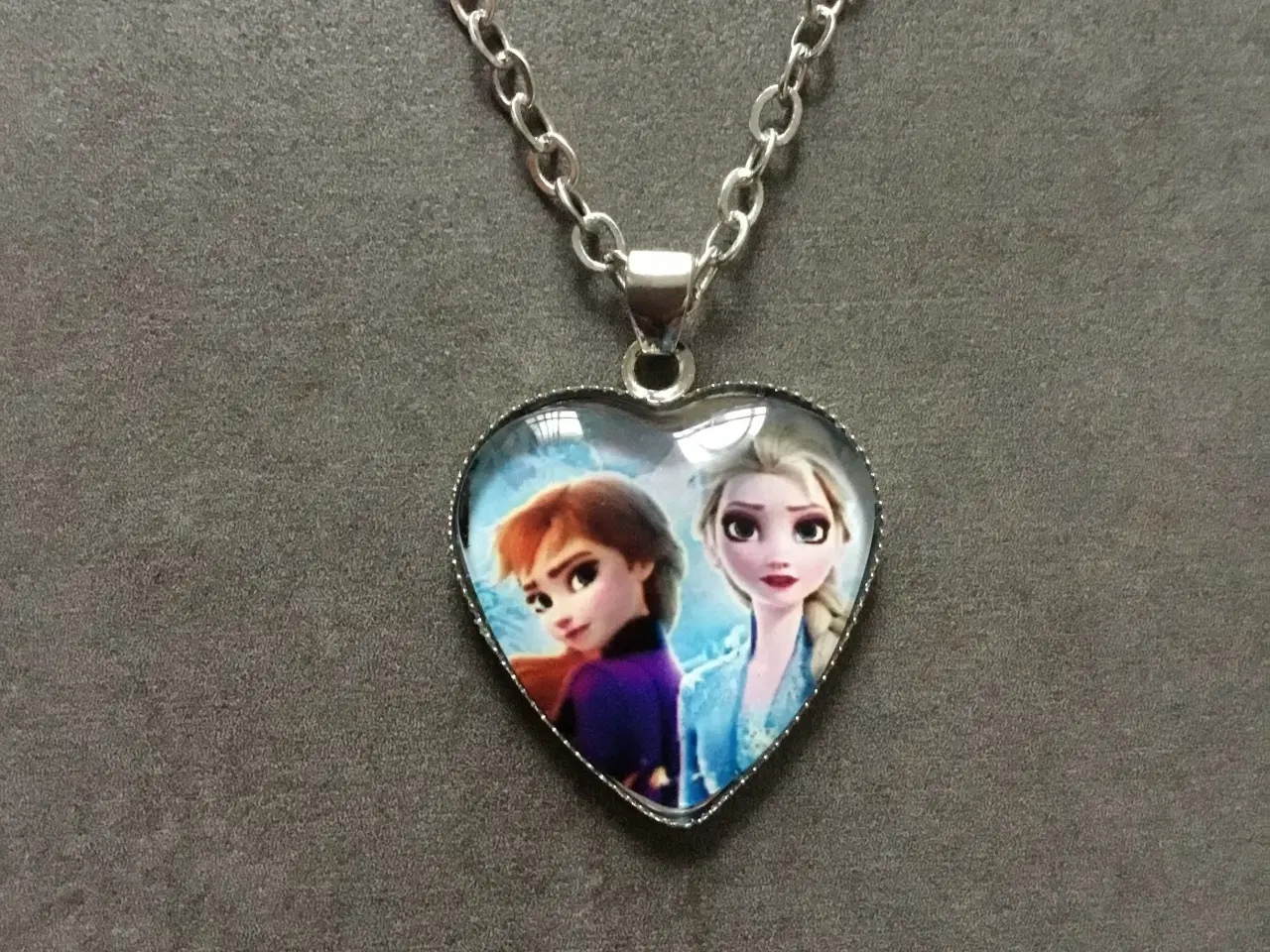 Billede 5 - Frost halskæde med Elsa og Anna fra Frost hjerte