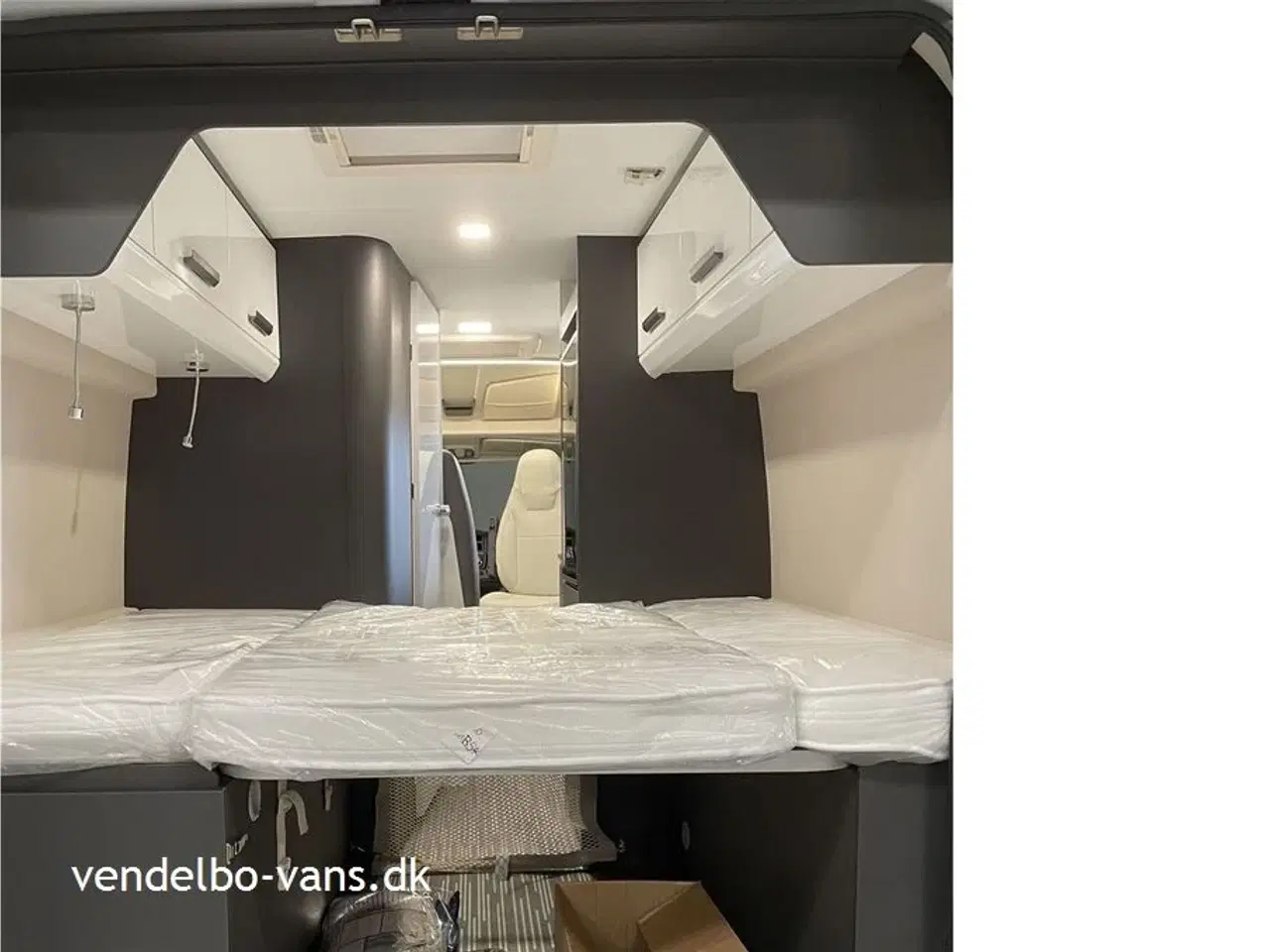 Billede 7 - 2022 - McLouis Menfys Van 03 S-Line   Campervan med dobbeltseng UNDER 6 meter