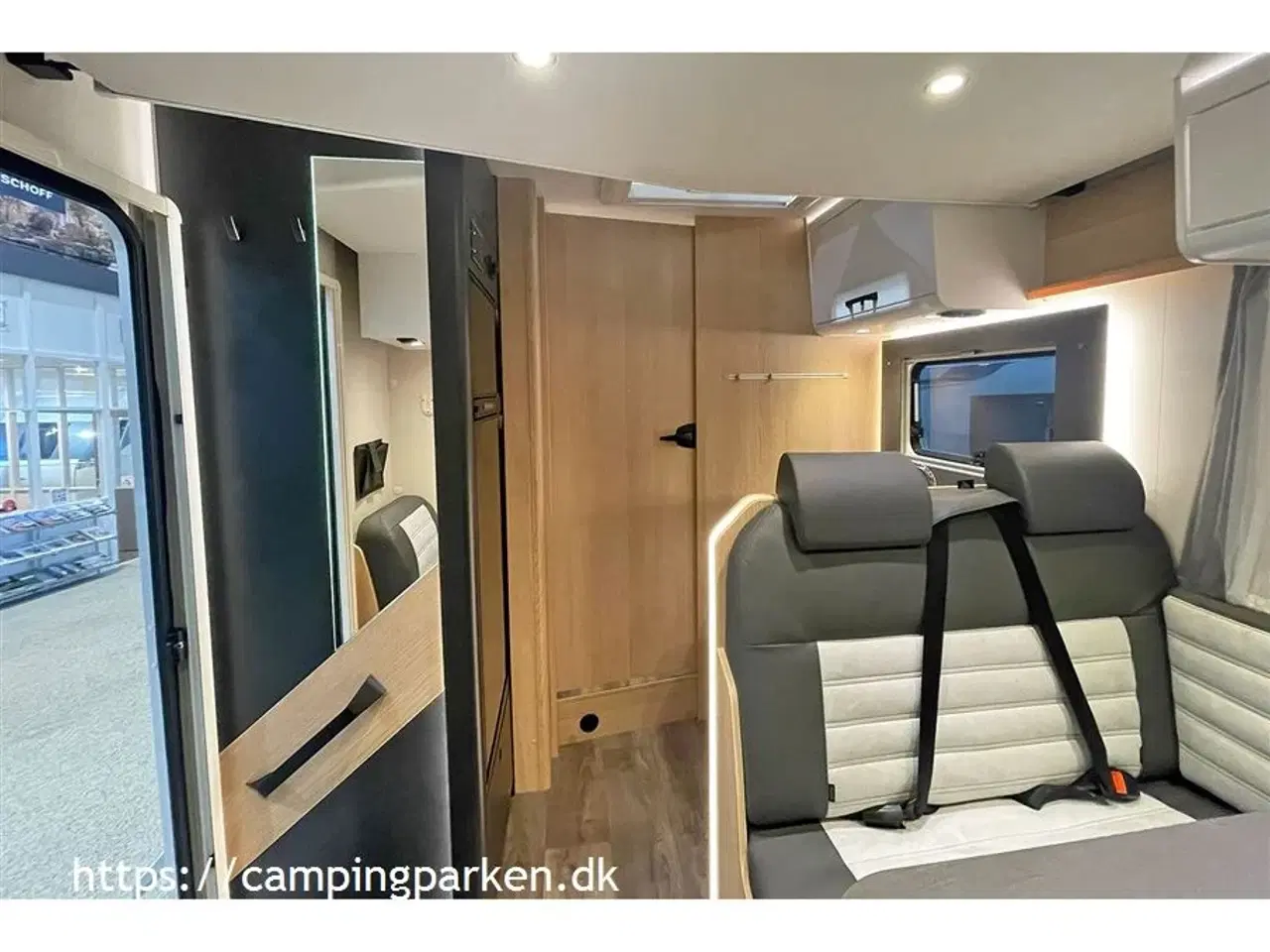 Billede 7 - 2024 - SunLight T 68 Adventure Edition Sunlights mest solgte, med hæve-/sænkeseng og meget udstyr