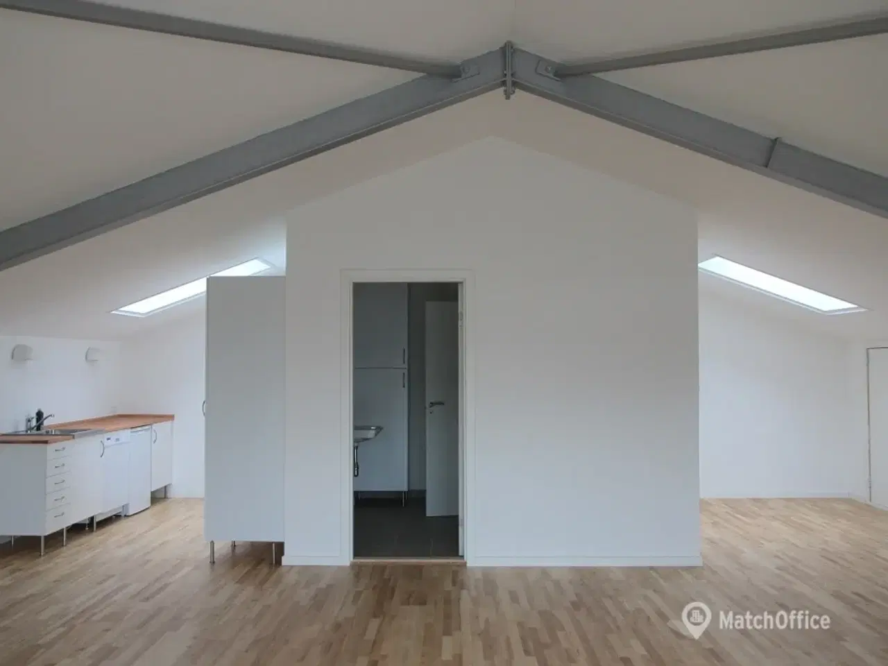 Billede 5 - Meget pænt loft kontorlokale