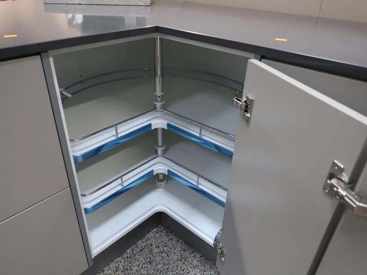 Billede 17 - Køkken NORDANRO uden hårdehvidearer/armatur med stenbordplade SILESTONE