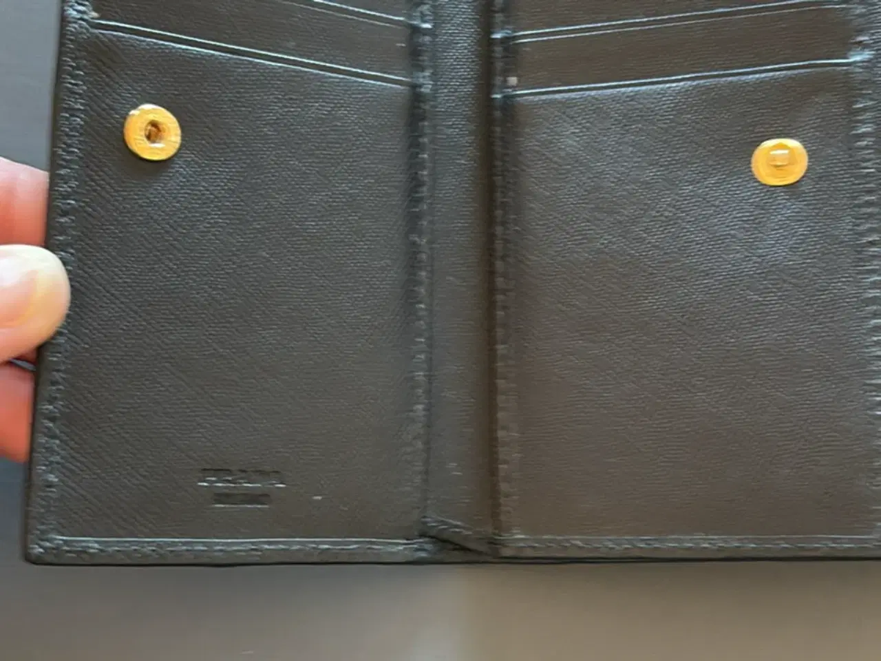 Billede 2 - Ægte Prada Pung i sort. 