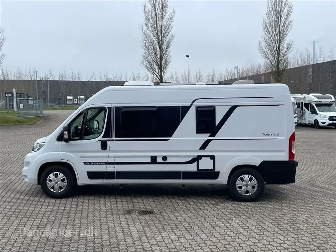 Billede 23 - 2023 - Adria Twin Axess 600 SP Kort og rummelig campervan kun kørt få km