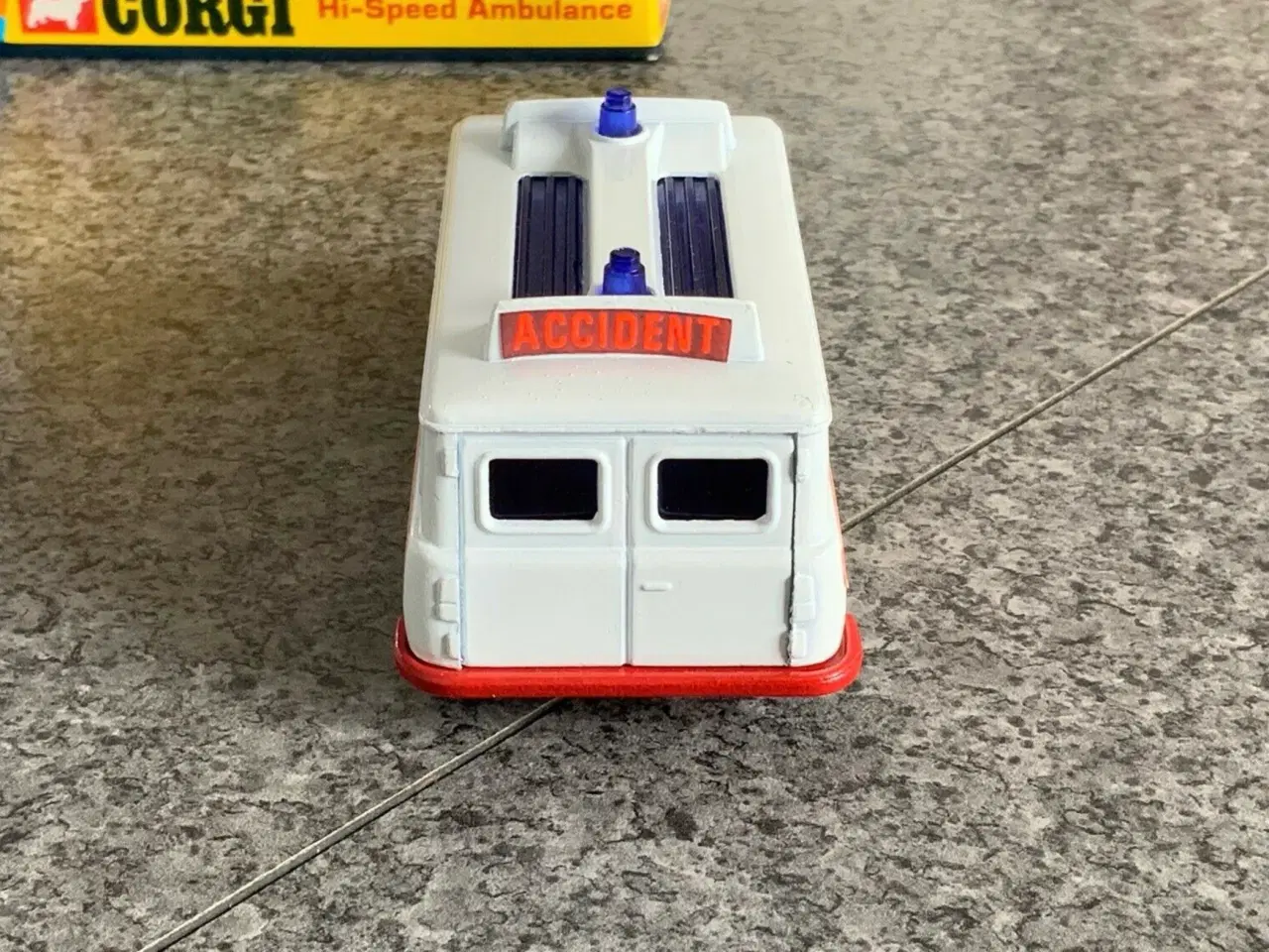 Billede 7 - Corgi Toys No. 700 Hi-Speed Ambulance, scale 1:36