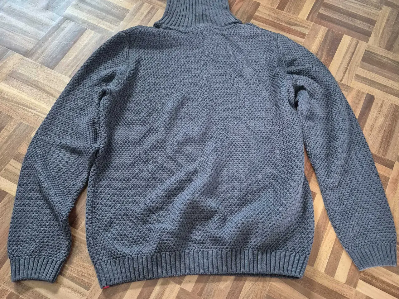 Billede 2 - Rullekrave bluse str m