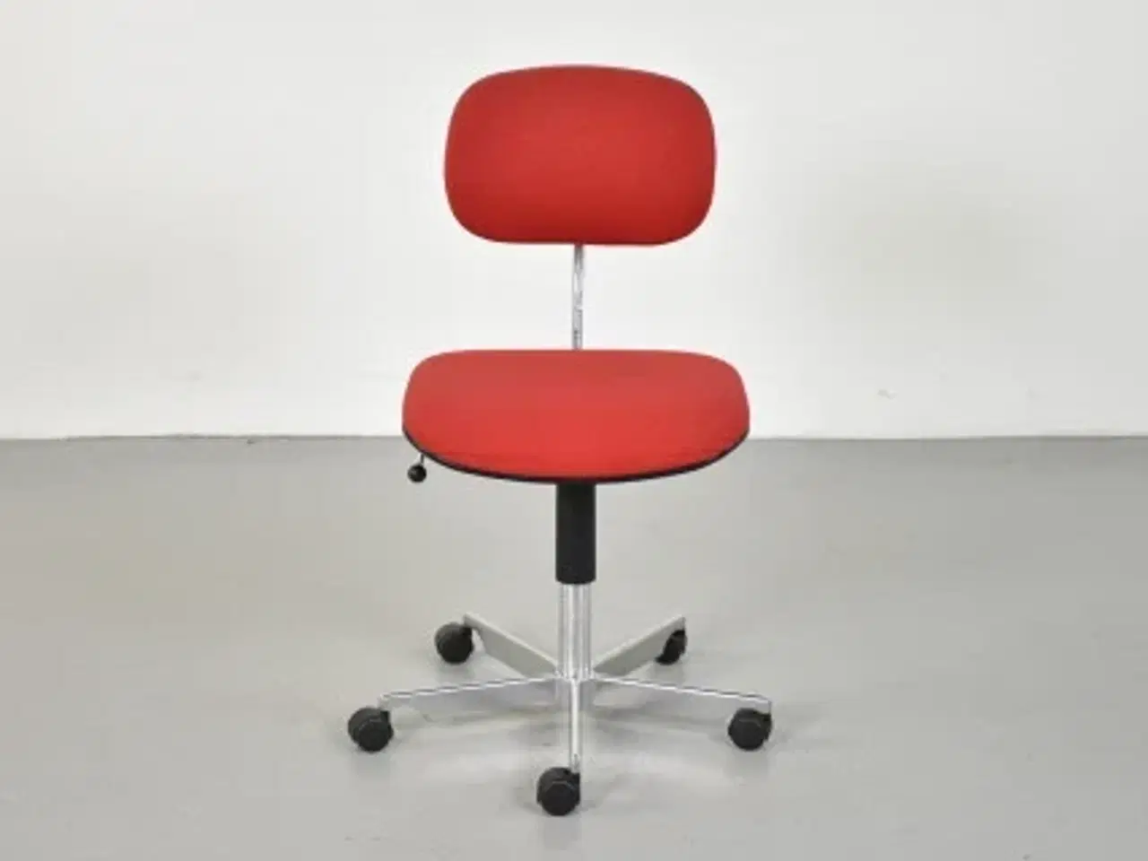 Billede 1 - Fritz hansen kontorstol med rødt polster og blankt stel