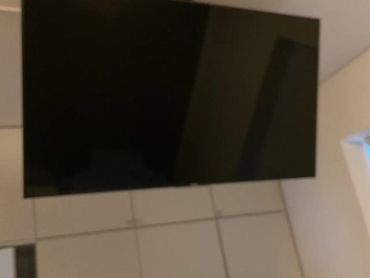 Billede 2 - Elektrisk TV loftbeslag - 32-70" inkl. remote.