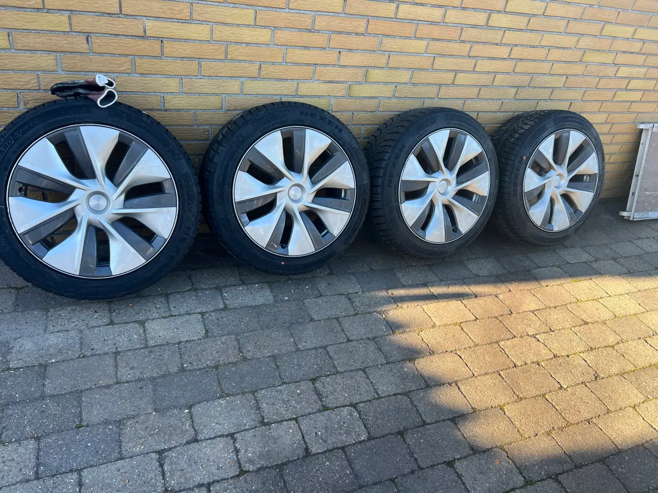 Billede 3 - 19" Originale Tesla Y Vinterhjul