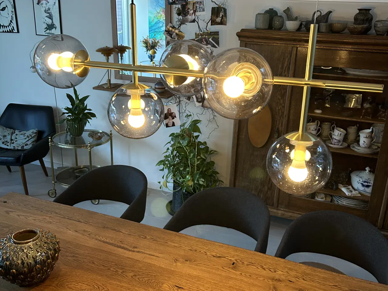 Billede 3 - Flot lampe over et bord