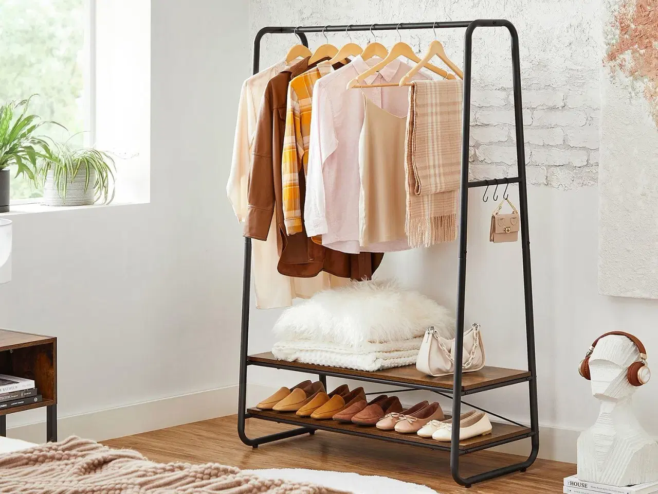 Billede 4 - Tøjstativ kraftig garderobestativ med 2 hylder, 6 S-kroge og stålramme, industrielt look i rustik brun/sort (RGR112B01)