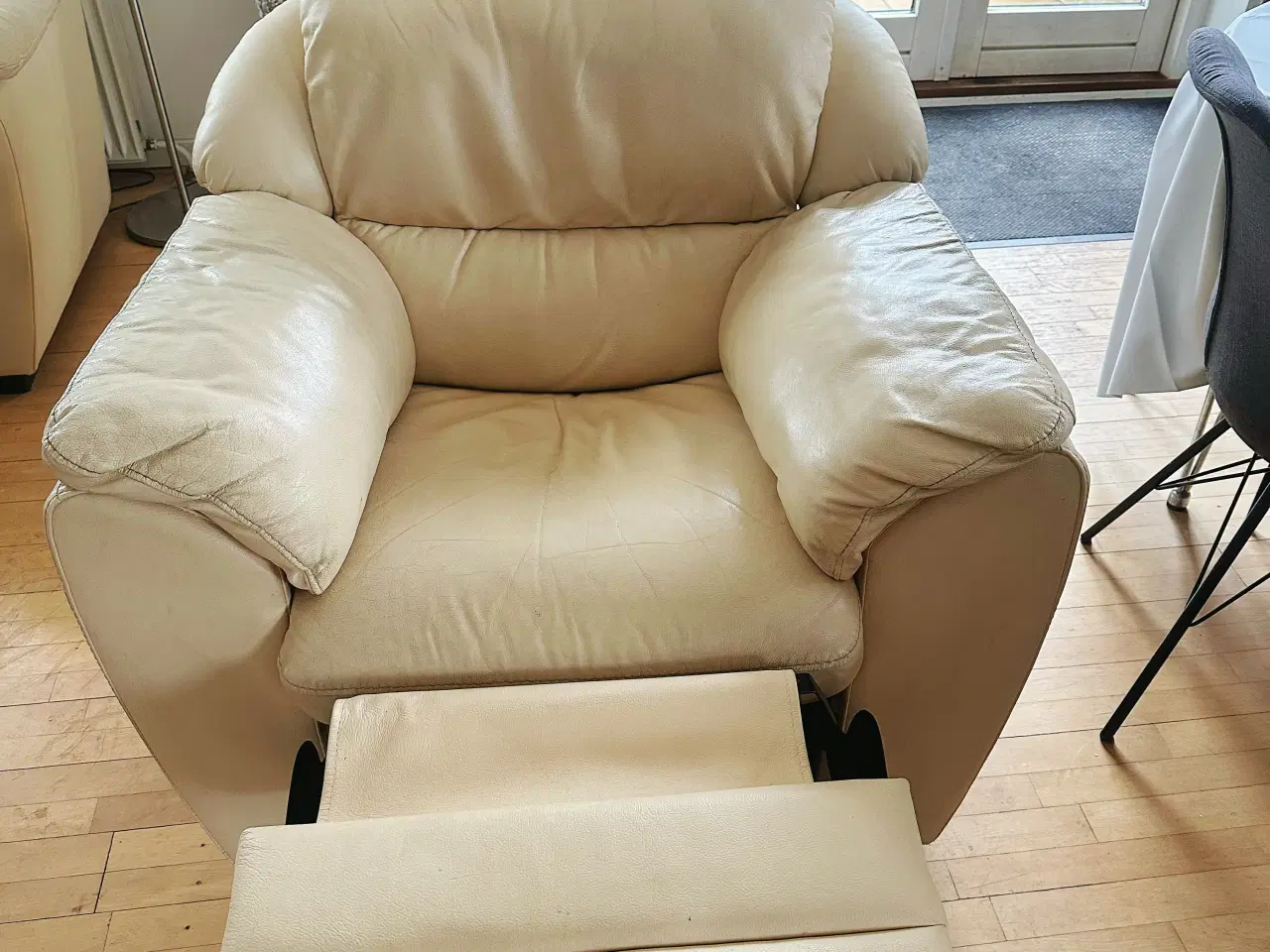 Billede 2 - - [ ] Super hyggelig beige læder recliner – hurtig