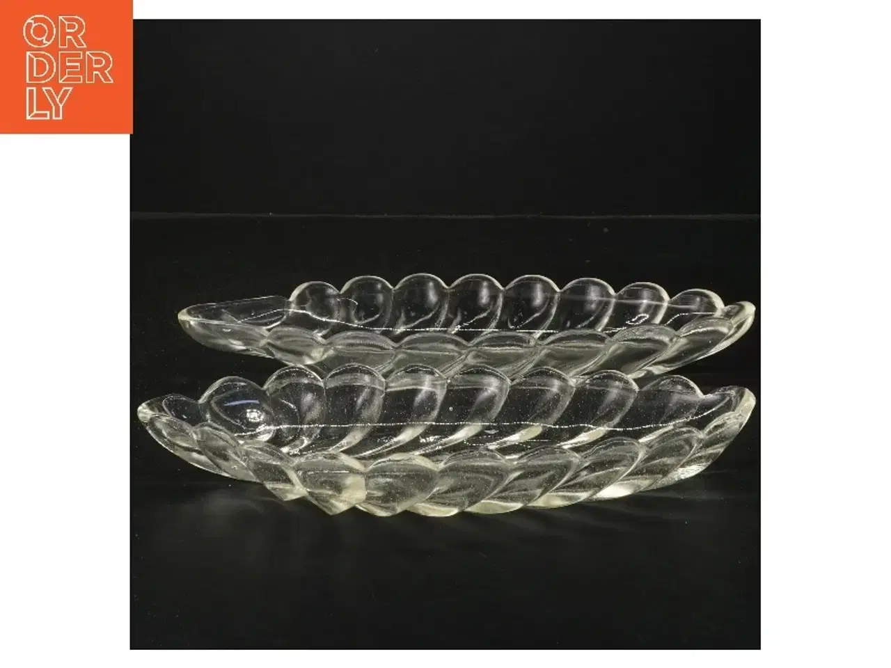 Billede 2 - Glasfade bladformet, 2 stk (str. 2 stk 24 & 28 cm)fra holmegaard