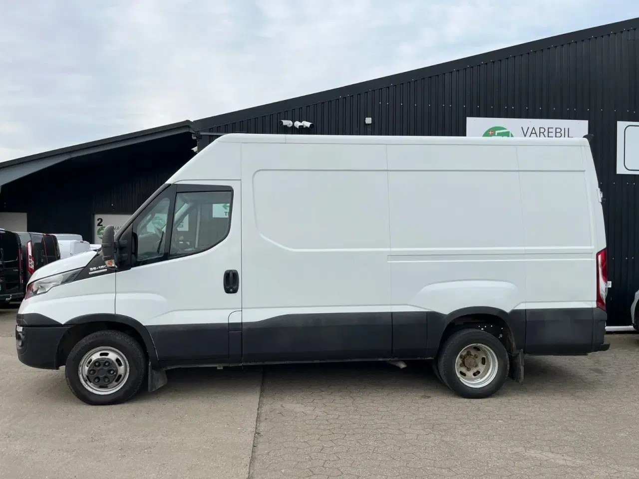 Billede 1 - Iveco Daily 3,0 35C18 12m³ Van AG8