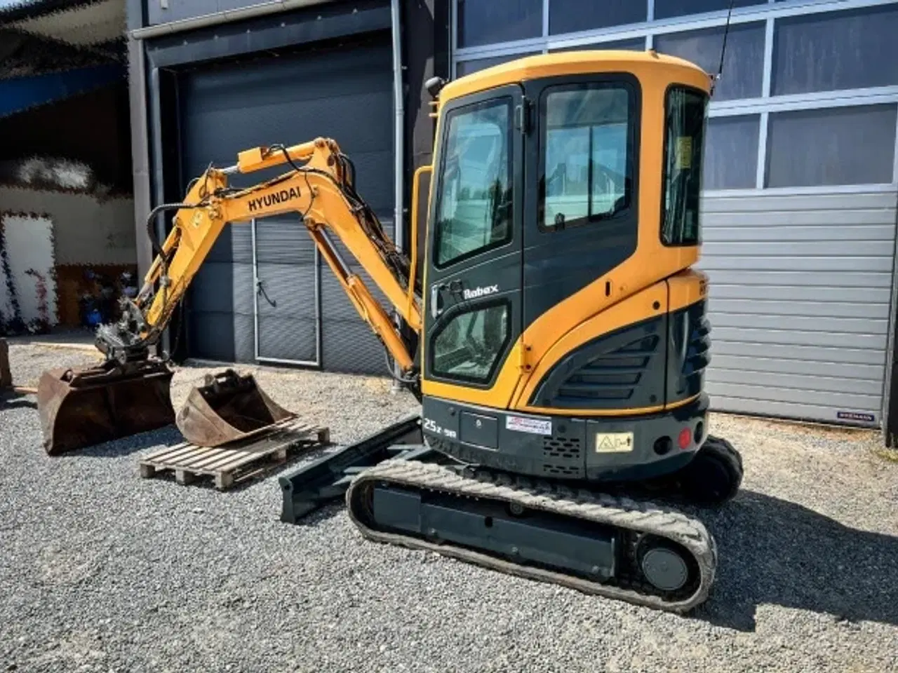 Billede 7 - Hyundai R25z-9ak - 2.700 kg. minigraver / 2 skovle & centralsmøring