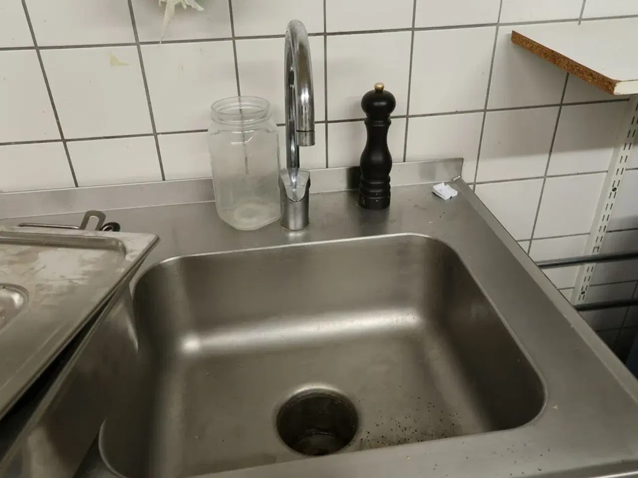 Billede 4 - Rustfri stålbord uden indhold med vask og armatur