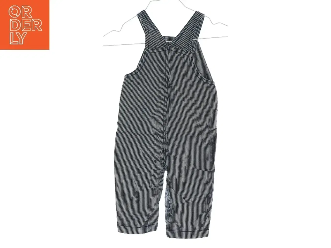 Billede 2 - Buksedragt fra Carter's (str. 6 mdr)