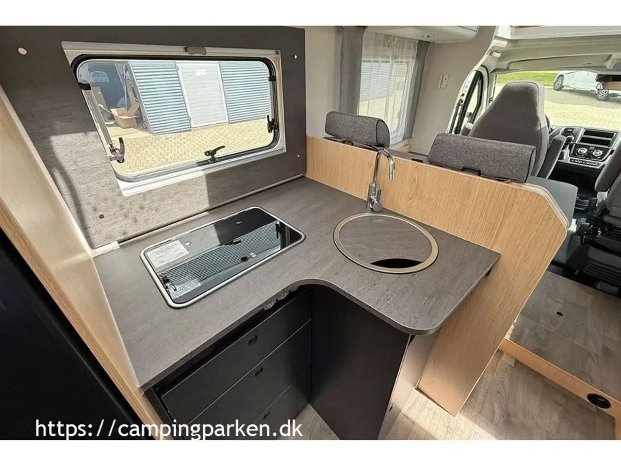 Billede 7 - 2025 - SunLight T 67 Adventure   Sunlights populære model med enkeltsenge, sænkeseng, Nordic pakke og meget udstyr!