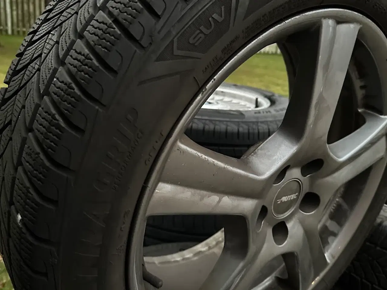 Billede 4 - Alutec 5x108  215/55 Goodyear vinterdæk SUV