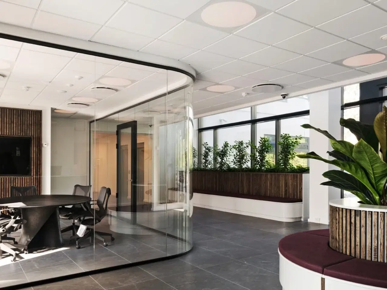 Billede 3 - I denne moderne flerbrugerejendom udbydes lyse og indbydende kontorlejemål i varierende størrelser der passer perfekt til virksomheder i alle størrelser