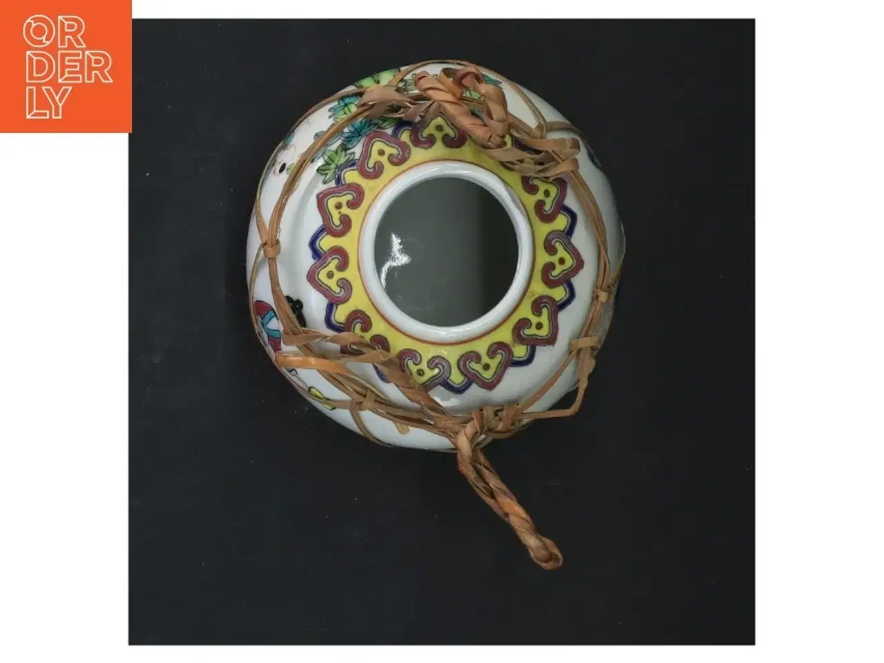 Billede 3 - Dekorativ kinesisk keramikkrukke med bambusdetaljer (str. 10x11 cm)