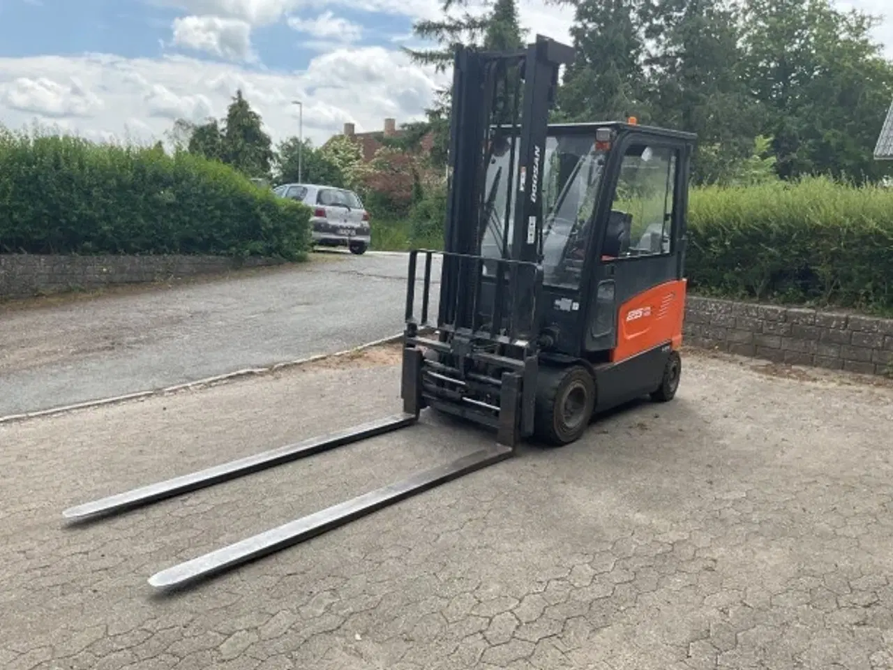Billede 2 - Doosan 2500kg Eltruck med førrehus. Lange gafler fra2018