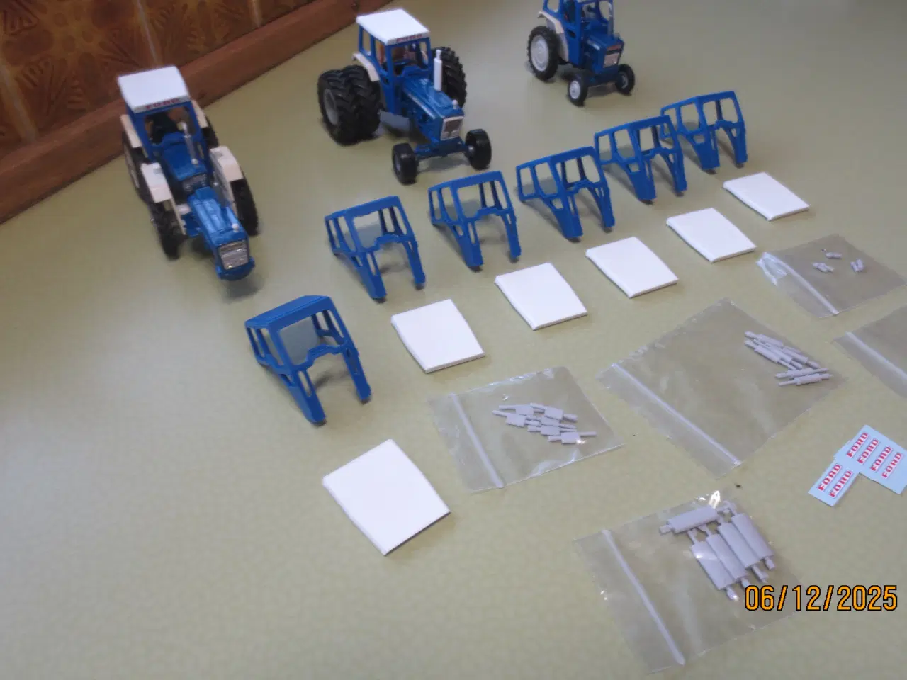 Billede 3 - 6 stk Nye Modeltraktor Tilbehør Førerkabiner