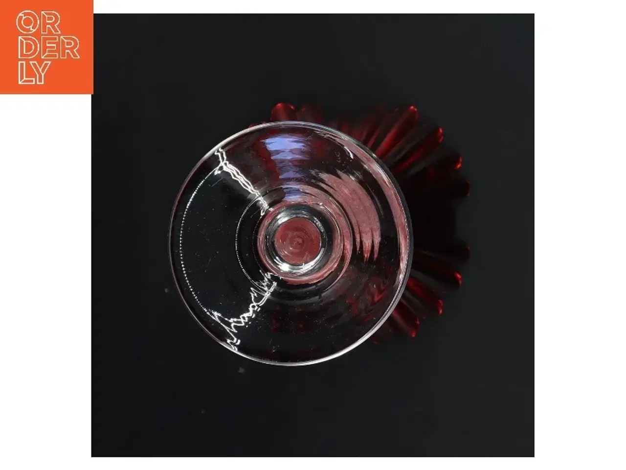 Billede 3 - Rød dekorativ glasvase fra Krifon (str. 11x20 cm)