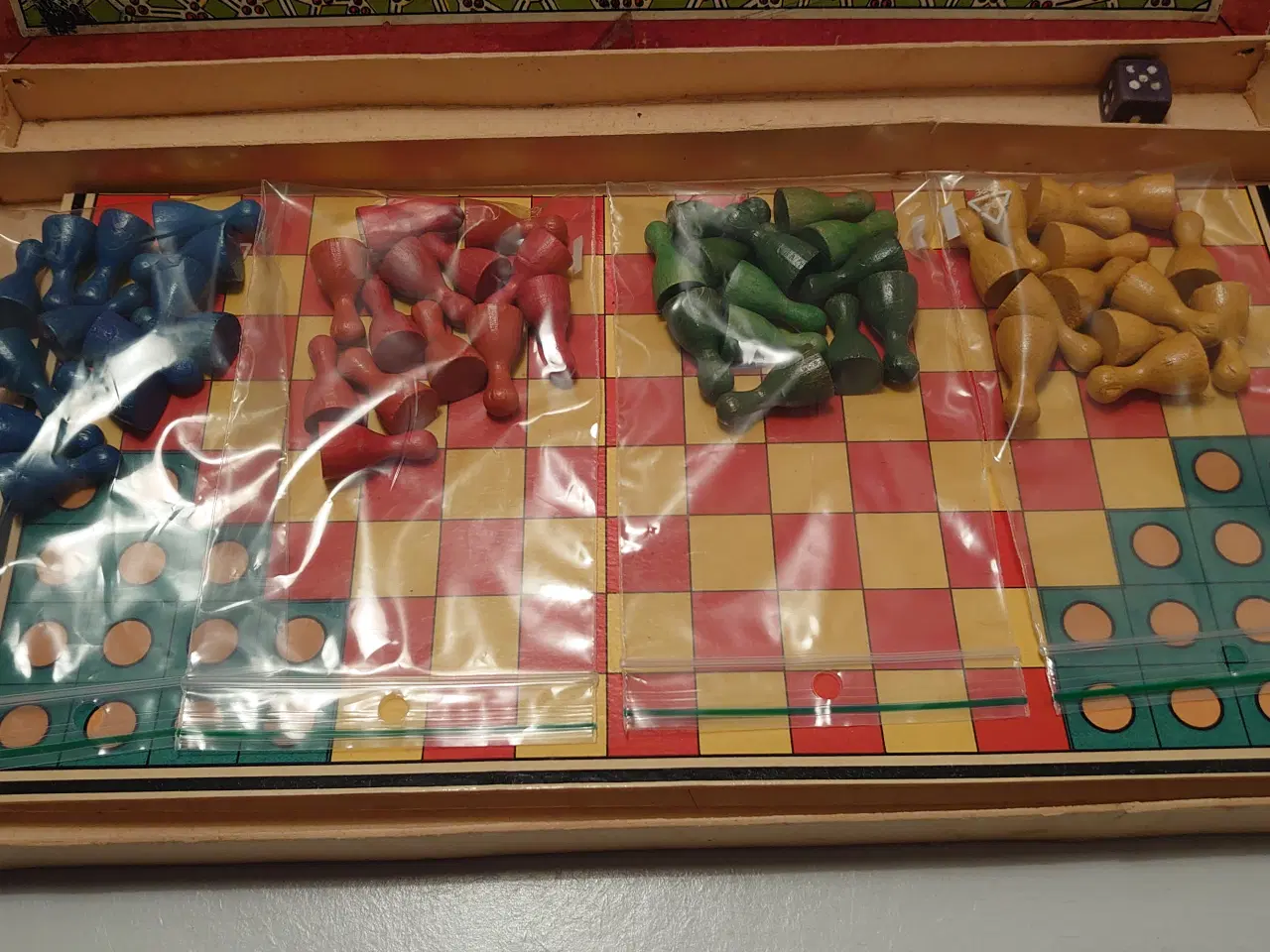 Billede 2 - Halma brætspil.Træbrikker.A.Holst. Før 1948.