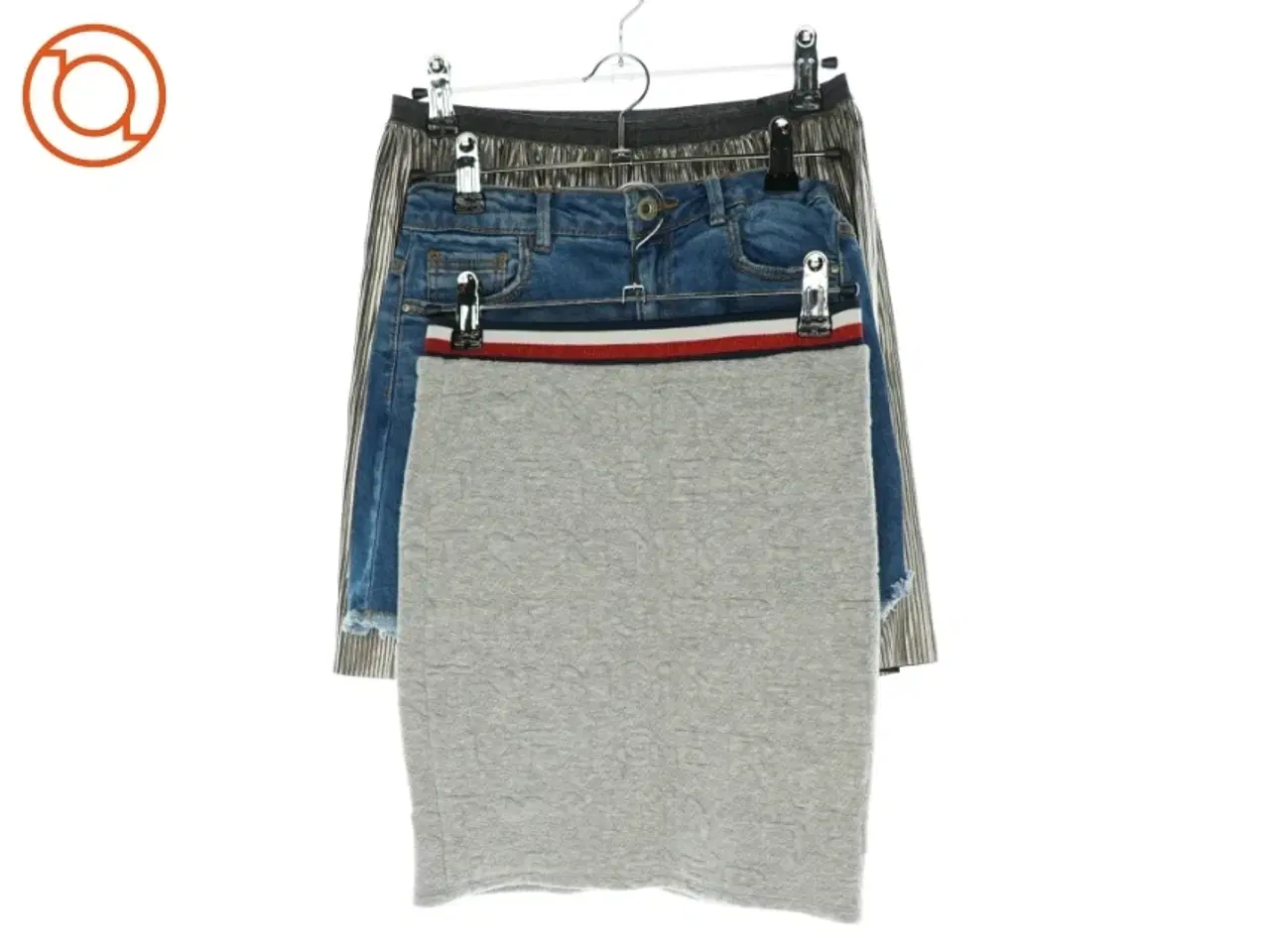 Billede 1 - Nederdele (3 stk) (str. ca. 134/140)