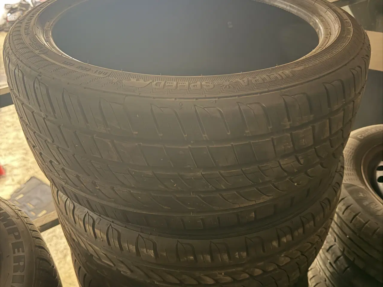 Billede 1 - 225/40/18 sommerdæk 5mm