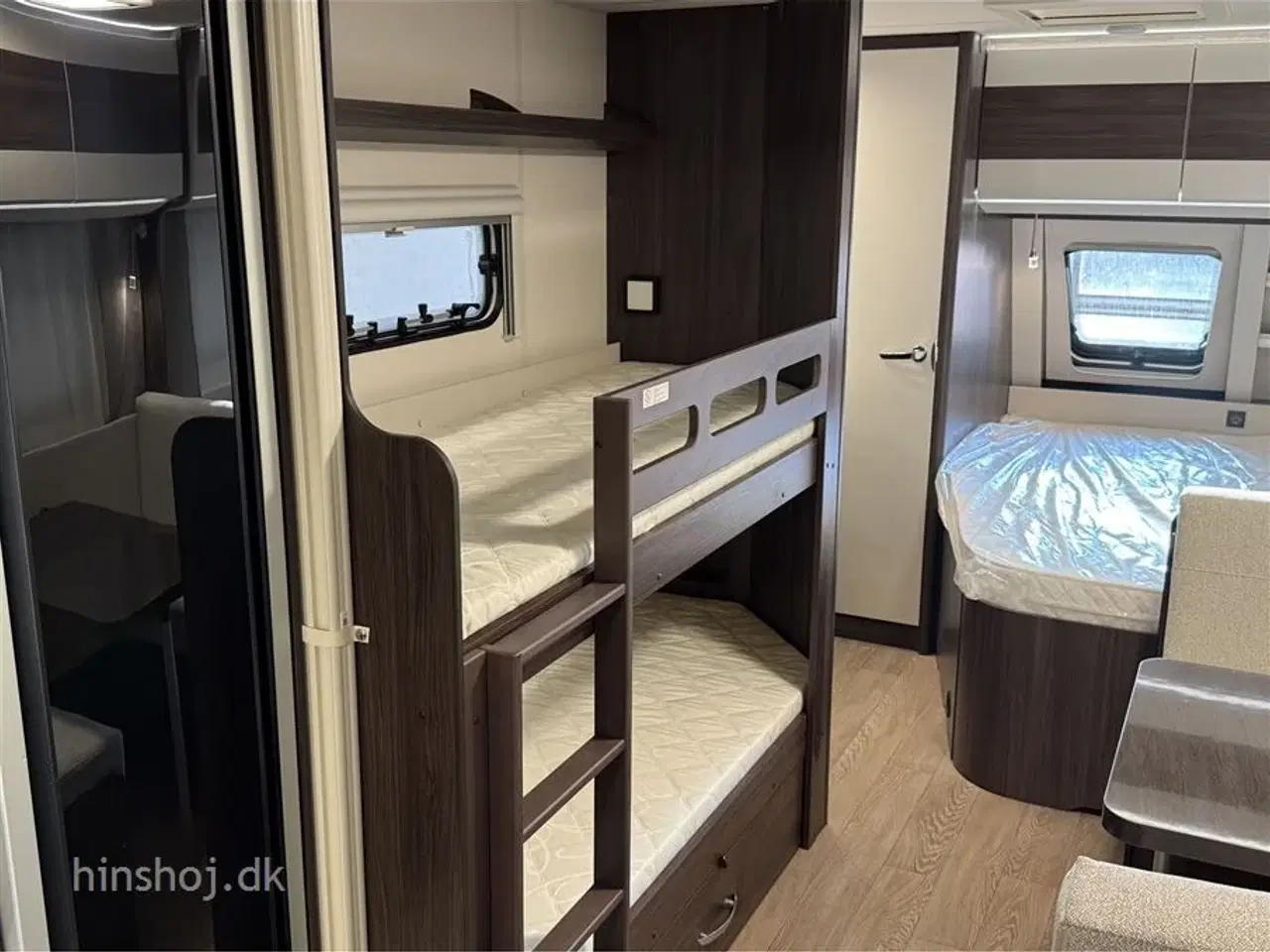Billede 4 - 2026 - Hobby Prestige 720 UKFe   Hobby 720 UKFe med køjer og fransk dobbeltseng fra Hinshøj Caravan