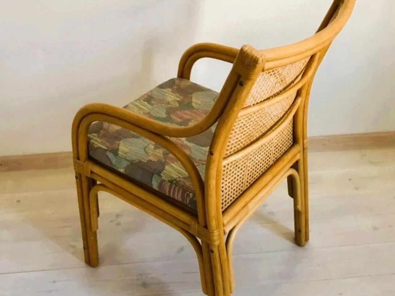 Billede 2 - Kurvestol med flet og hynde