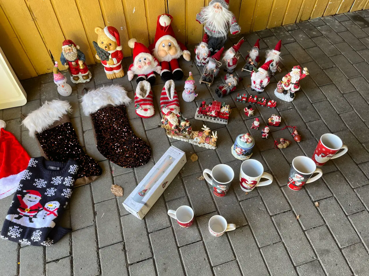 Billede 2 - Julepynt sælges samlet