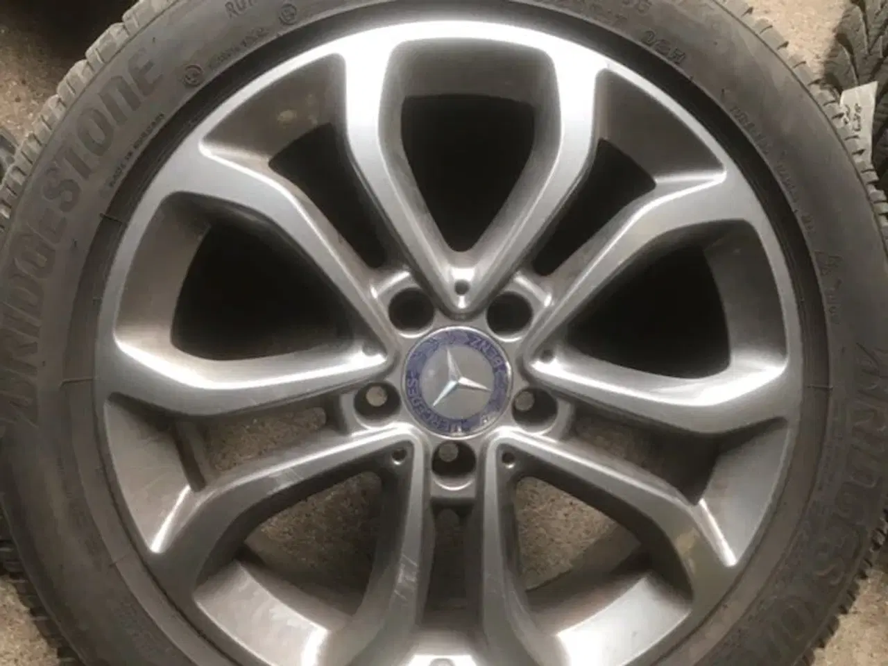 Billede 2 - Mercedes C-class Jeg har 4 Michelin dæk med  alufæ