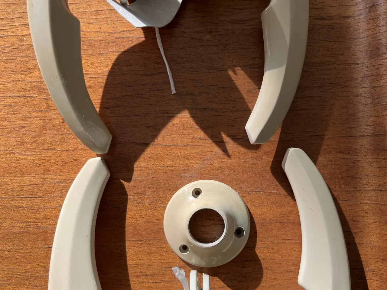 Billede 15 - Dørhåndtag/dørgreb- ældre i hård plast