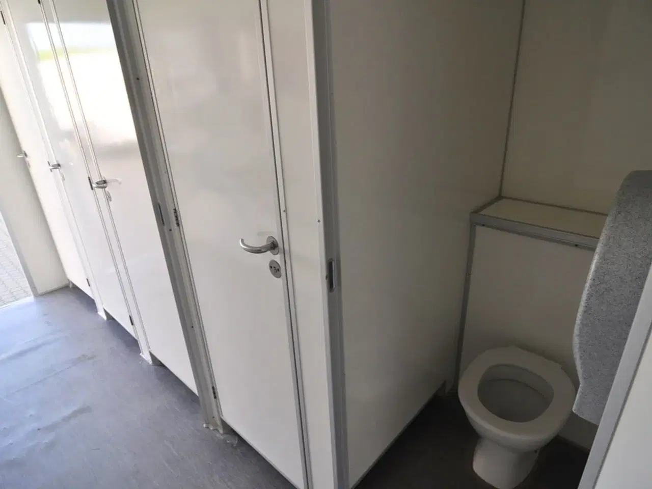 Billede 7 - Type 730: Toiletvogn med 10 toiletter