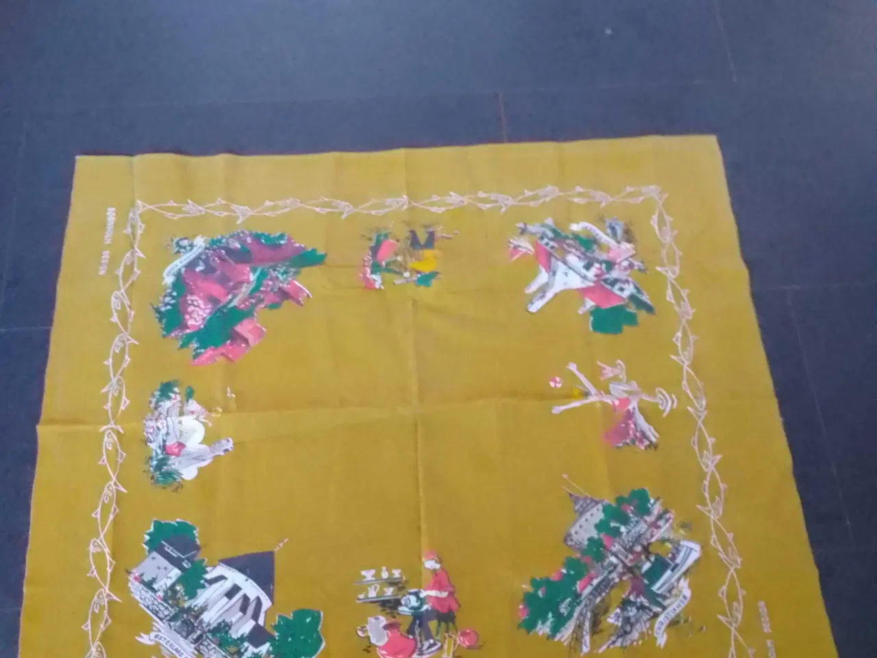 Billede 1 - Dansk design Bornholms design, dug