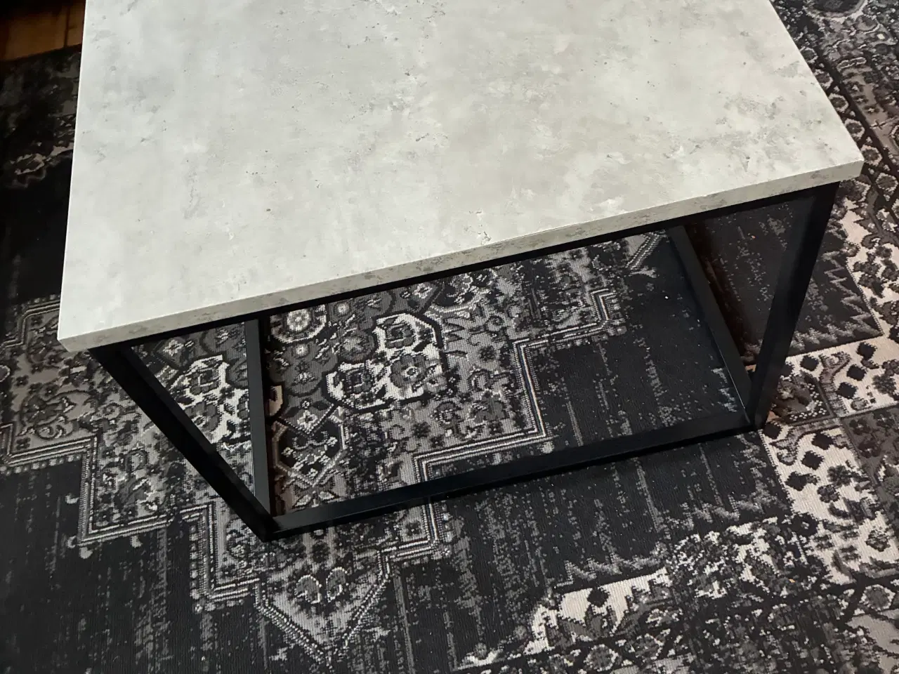 Billede 2 - Sofabord med gråt look 