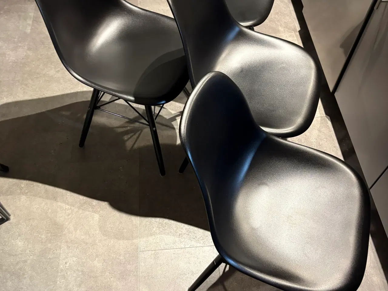Billede 2 - Sorte køkkenstole